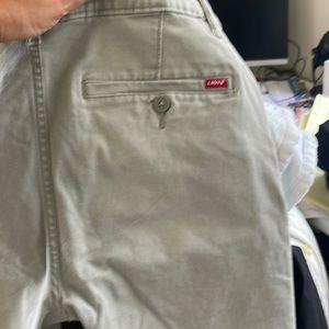 Men’s Levi’s casual pant. Light grey. Size 31x32